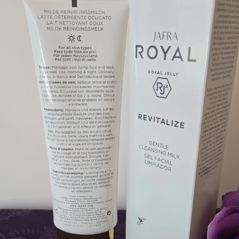 JAFRA Royal Revitalize Gentle Cleansing Milk 4.2 oz – Hydrating Cleanser – NWT